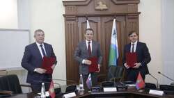 Вячеслав Гладков заключил соглашение о сотрудничестве с соседними регионами