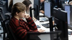 Вячеслав Гладков: с 2025 года школьники смогут получить губернаторскую стипендию за успехи в IT