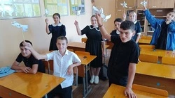 Ракитянские школьники приняли участие в мастер-классе «Белый голубь-символ мира»