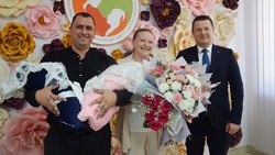 Супруги из Краснояружского района получили поздравления в связи с рождением двойни 