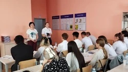 Ракитянские студенты побывали на встрече со специалистами управления социальной защиты населения