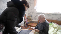 Власти Ракитянского района поздравили ветеранов труда с 95-летием
