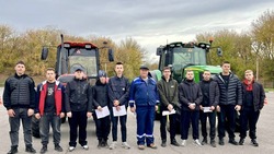Ракитянские студенты сдали экзамены на право управления самоходными машинами