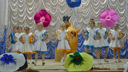 Премьерный показ детского музыкального спектакля прошёл в Красной Яруге