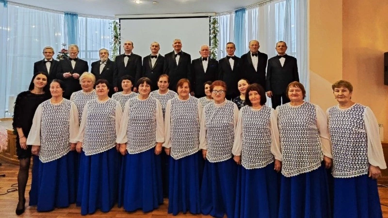 Хор ветеранов труда ЦКР «Молодёжный» представил ракитянцам праздничный концерт