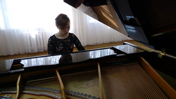 Школьница Милана Бауэр стала победителем конкурса пианистов «Юный виртуоз»