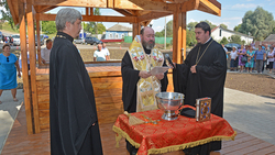 Епископ Губкинский и Грайворонский Софроний освятил купель в посёлке Красная Яруга