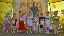 Анна Корякина завоевала титул «Русская красавица» на районном детском конкурсе