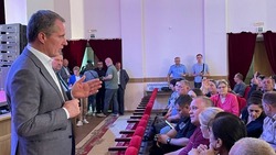 Вячеслав Гладков рассказал о выплатах в 10 и 15 тыс. рублей вынужденно покинувшим свои дома жителям