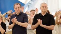 Вячеслав Гладков с Сергеем Аксёновым посетили открытие второй смены «Бригантины «Белогорье» 