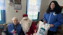Ракитянские волонтёры поздравили с Новым годом ветеранов округа