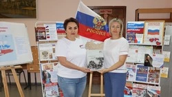 Руководитель краснояружской библиотеки получила подарочное издание