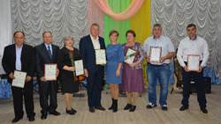 Краснояружские власти поздравили работников сельского хозяйства и перерабатывающей промышленности