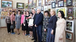 Семья Петряковых представила ракитянцам свою творческую выставку