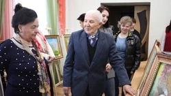 Ракитянский художник представил свои картины на выставке «Искусство объединяет»