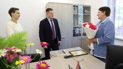 Своим примером вдохновляет земляков на добрые дела