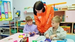  Краснояружские школьники отправили подарки бойцам СВО