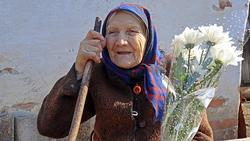 Власти поздравили долгожительниц Ракитянского района с юбилейными датами