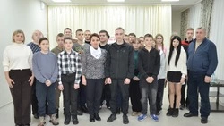 Краснояружские школьники встретились с участником СВО