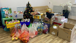 Краснояружцы отправили около 400 новогодних подарков участникам СВО