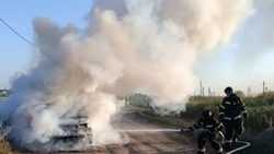 Белгородские огнеборцы тушили машину в Краснояружском районе
