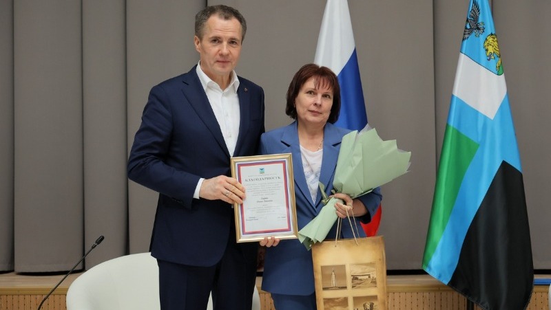 Вячеслав Гладков вручил 15 белгородским преподавателям сертификаты на 500 тыс. рублей