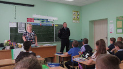 Краснояружские полицейские провели профилактические беседы по безопасности со школьниками