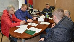 Краснояружцы встретились с начальником инспекции гостехнадзора района