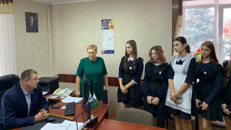 Школьники Ракитянского района побывали с экскурсией в администрации района