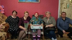 Власти Ракитянского округа поздравили с юбилеем жительницу села Илёк-Кошары