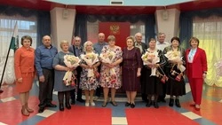 Ракитянские власти поздравили юбиляров семейной жизни