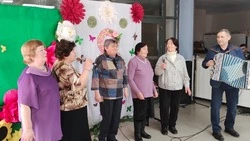 Ракитянцы приняли участие в литературно-музыкальном вечере «Мы славим женщину России»
