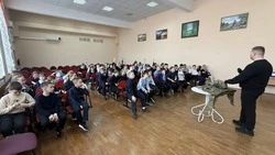 Ракитянские школьники посетили встречу с участников СВО