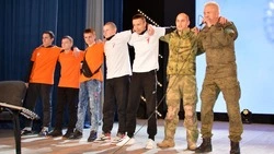 Жители Краснояружского района побывали на концерте известного автора-исполнителя военных песен