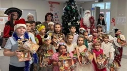 Юные краснояружцы приняли участие в новогодних утренниках