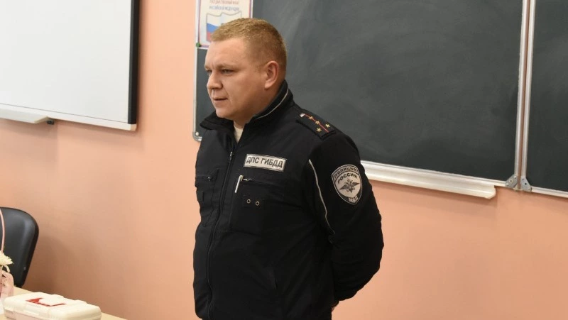 Инспектор ДПС провёл встречу с ракитянскими студентами