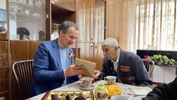 Вячеслав Гладков поздравил ветеранов с наступающим Днём Победы