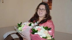 Власти Краснояружского района поздравили супругу участника СВО с рождением ребёнка