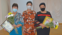Краснояружские учителя получили награды к профессиональному празднику