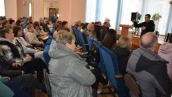 Глава администрации Краснояружского района провёл встречу с жителями муниципалитета
