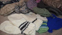 Семья из Краснояружского района связала более 100 пар тёплых носков для военнослужащих