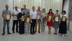 Представители краснояружской сферы торговли и общественного питания получили награды