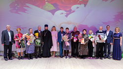 Золотые юбиляры Ракитянского района получили поздравления от администрации муниципалитета