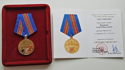 Краснояружский полицейский Андрей Хализов получил медаль «За боевое  содружество»