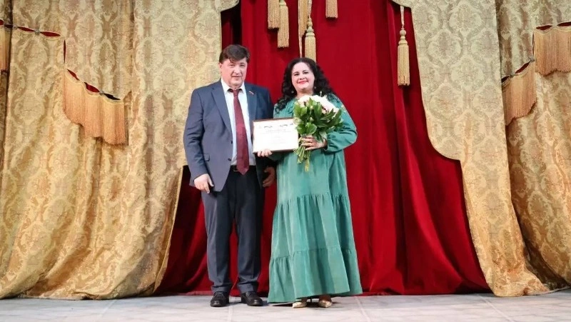 Ракитянский работник культуры получила региональную награду