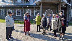 Краснояружские пенсионеры посетили с экскурсией город-крепость «Яблоново»