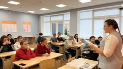 Сотрудники  Краснояружского дома культуры «Знатоки» провели кураторский час