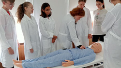 Краснояружские школьники приступили к обучению по профессии «Младшая медсестра по уходу за больными»