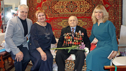 Власти Ракитянского района вручили юбилейную медаль ветерану Якову Федотовичу Зеленцову