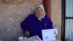Власти Ракитянского района поздравили жительницу муниципалитета с 95-летием